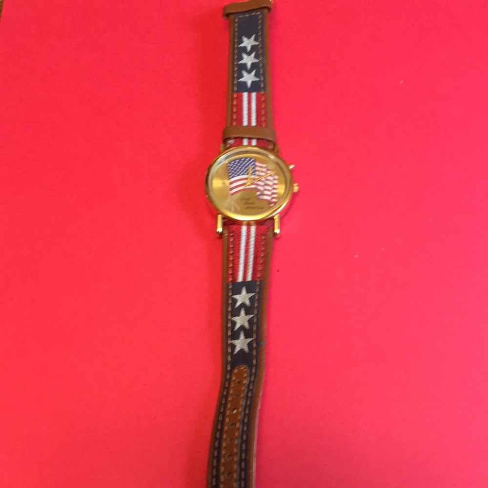 Vintage Valdawn Stars & Stripes USA Flag Watch Gold Tone Leather Band